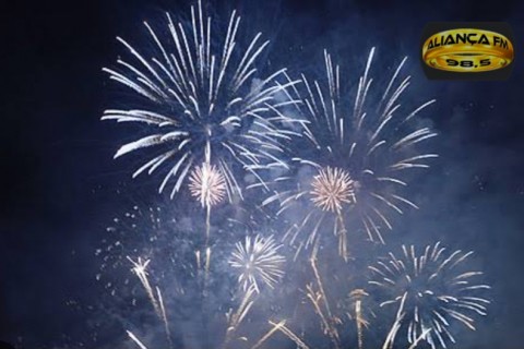 Prefeitura de Macaparana irá gastar quase R$ 200 mil com compra de fogos de artifício.