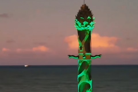 Torre de Cristal ganha iluminação especial para homenagear Copa do Mundo Feminina no Recife
