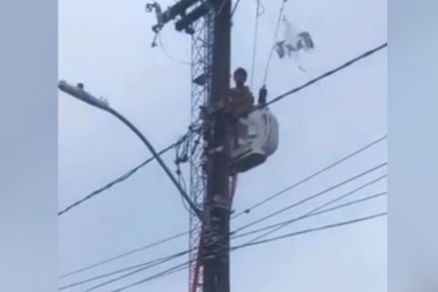 Menino de 8 anos leva choque ao subir em poste para pegar pipa e está internado no HR, no Recife