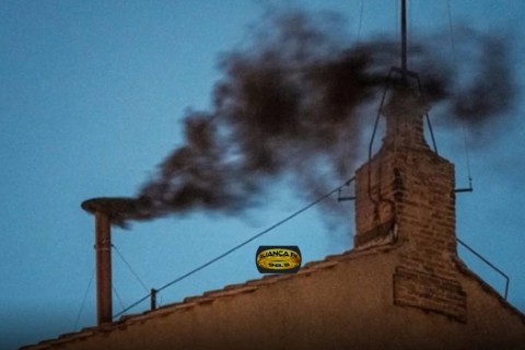 CONCLAVE: Fumaça preta, segundo dia de Conclave começa sem papa eleito; votações continuam